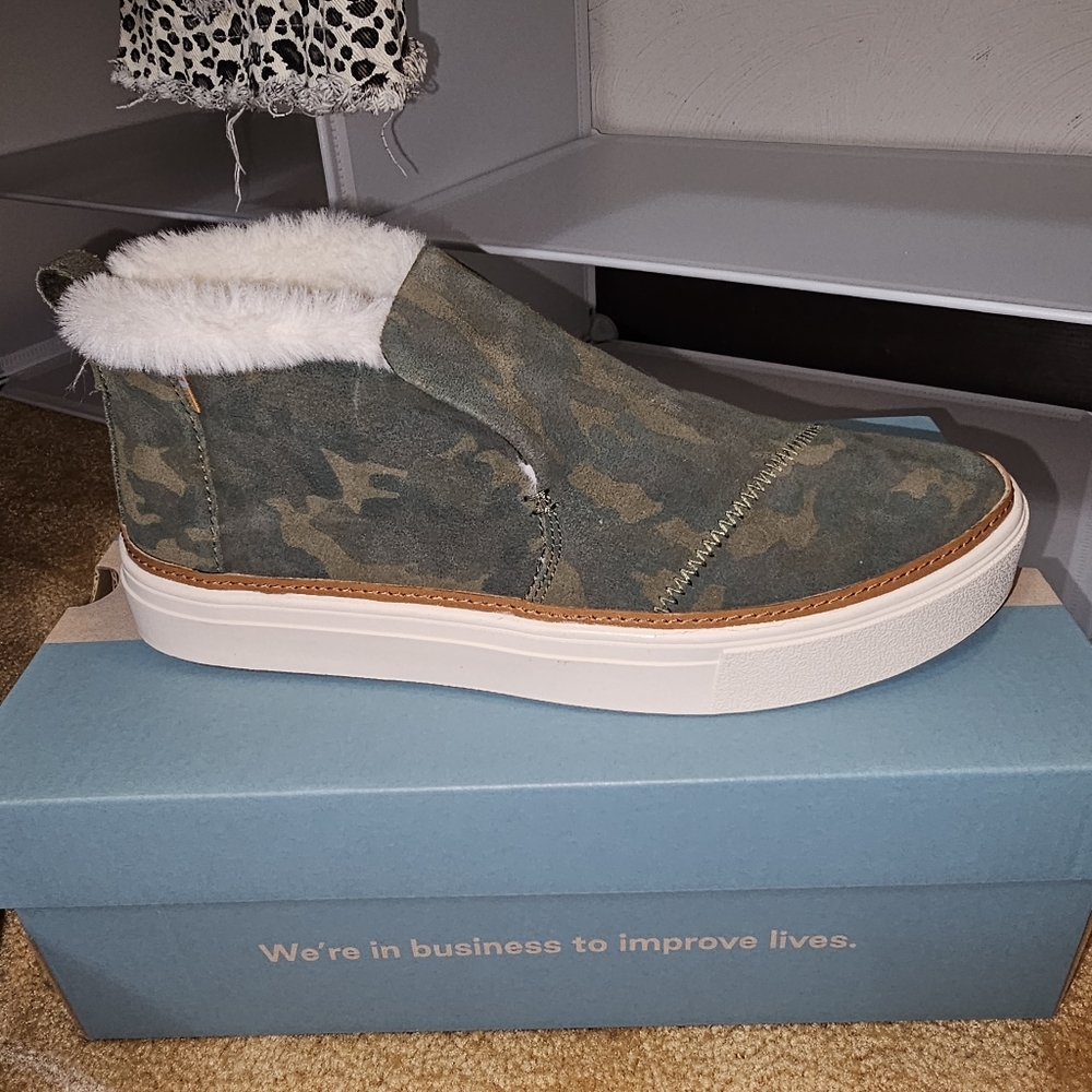 NWT Paxton TOMS
